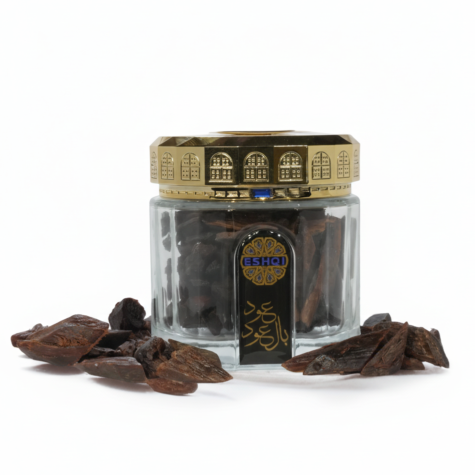 المنتج مع الأعواد على خلفية بيضاء