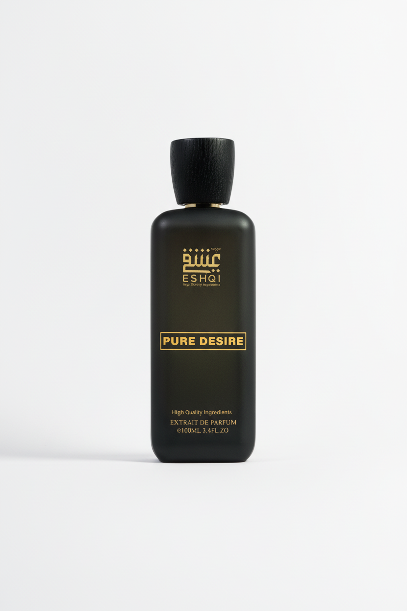 زجاجة Pure Desire على خلفية بيضاء