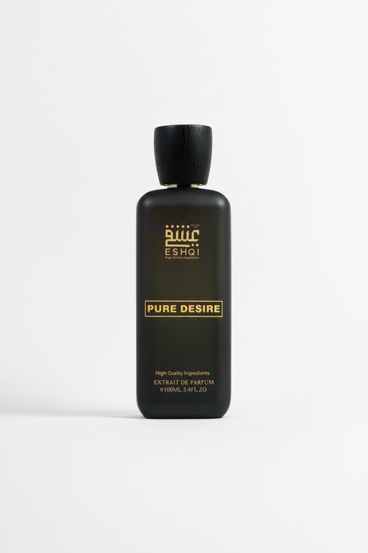 زجاجة Pure Desire على خلفية بيضاء